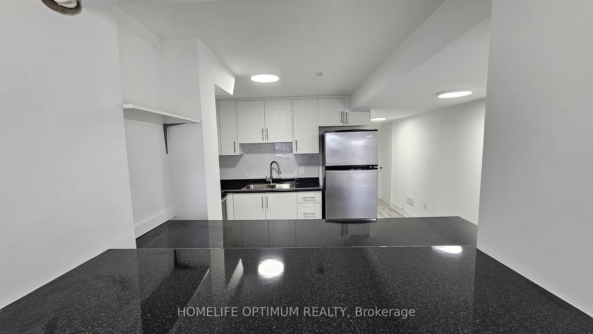 260 Britannia Avenue Unit Unit 2 photo 6