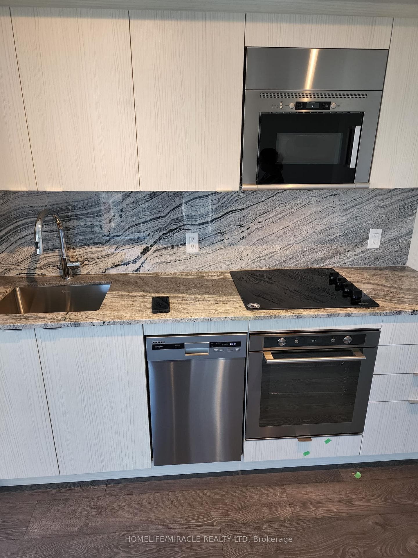 5 Mabelle Avenue Unit 2433 photo 4