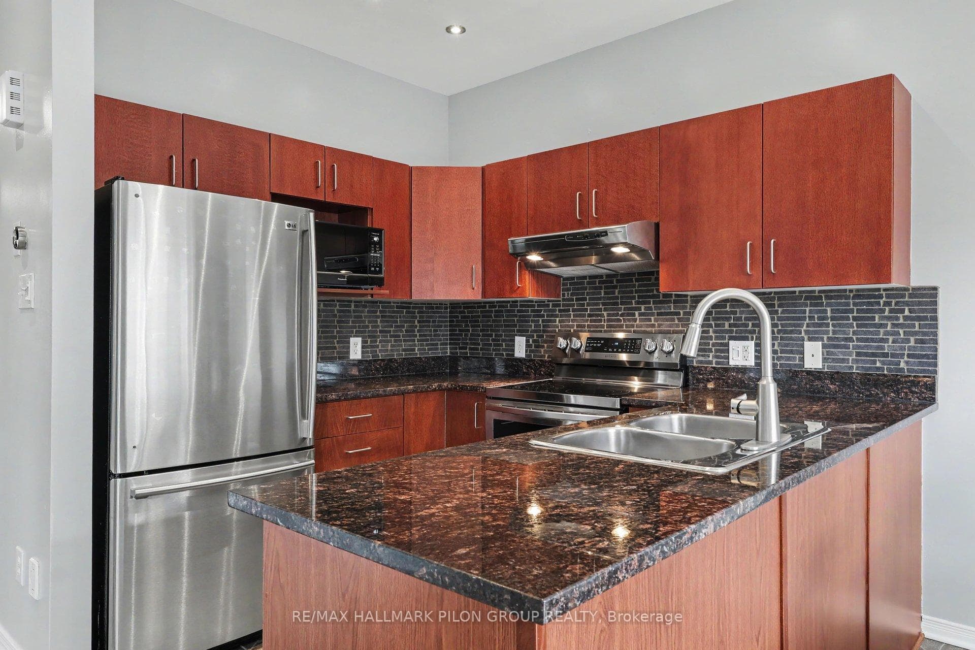 1046 Fieldfair Way photo 2