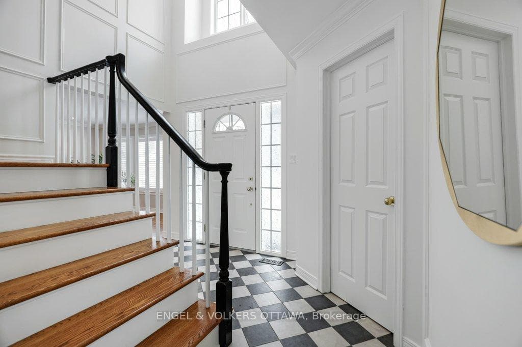 8 Mary Hill Crescent photo 7