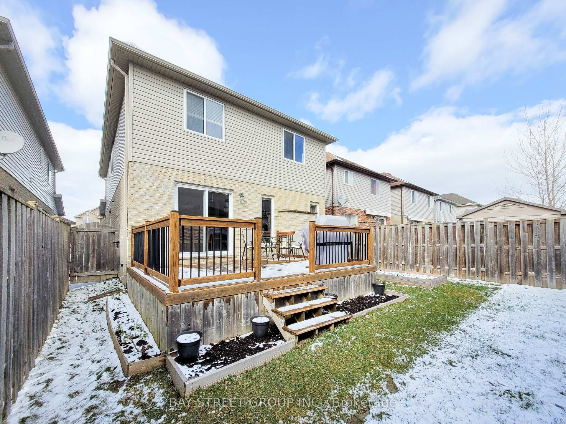 856 REEVES Avenue photo 26