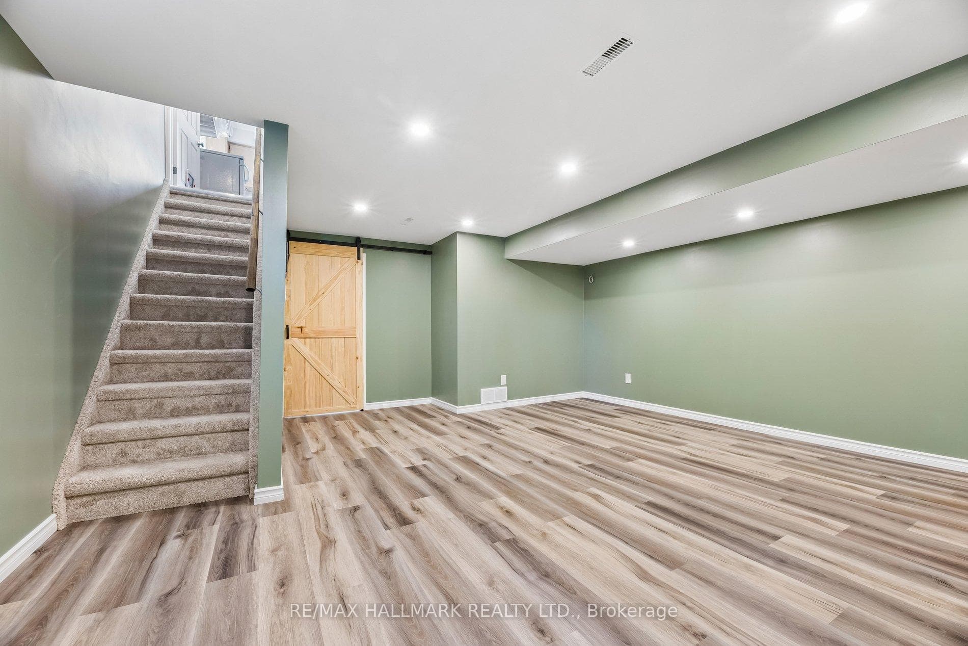 157 Barkley Crescent photo 22