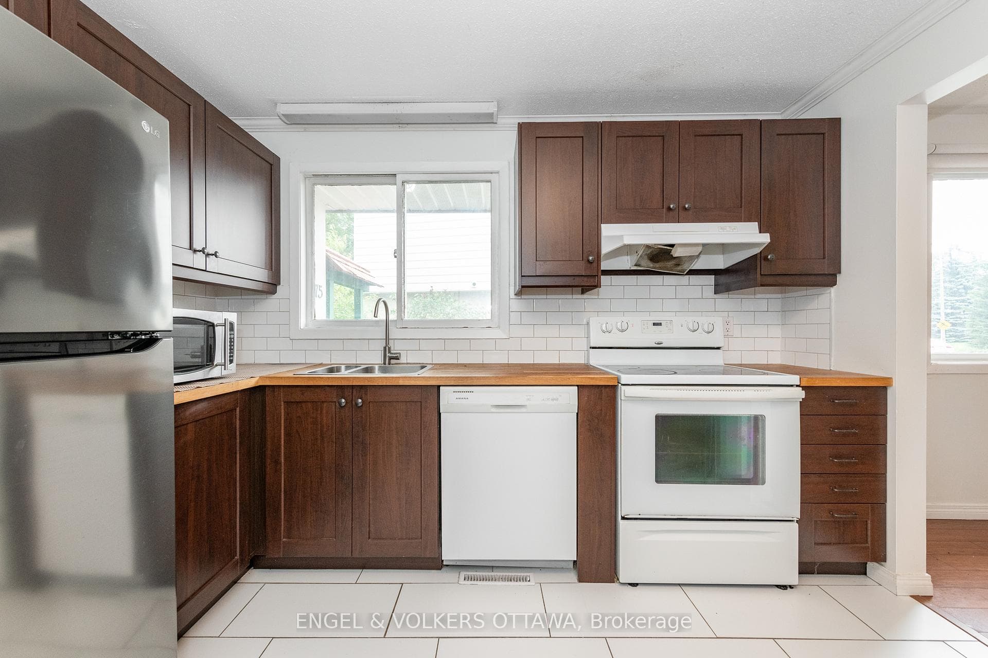 75 Woodfield Drive photo 3