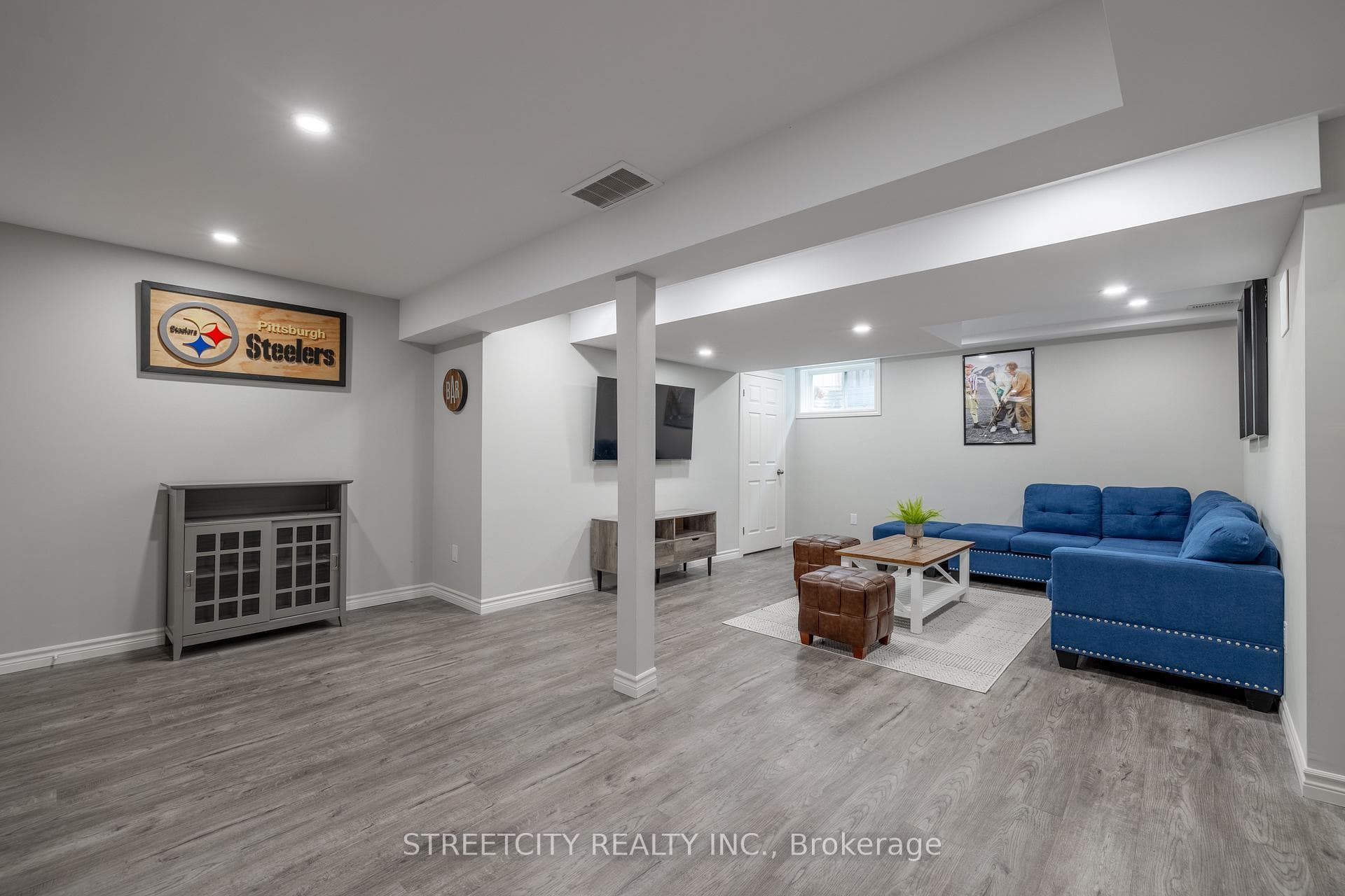 1541 Devos Drive photo 27