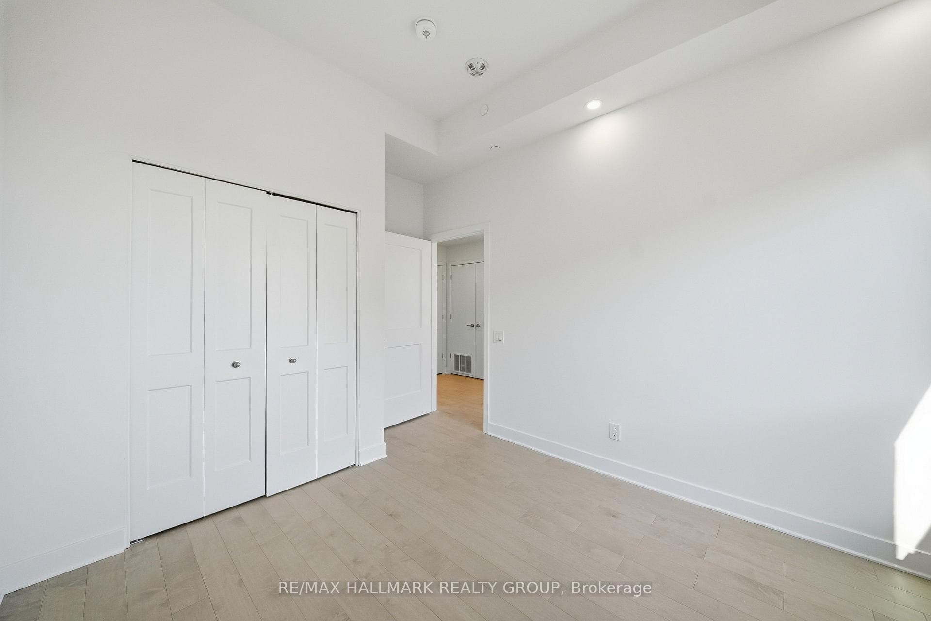 180 George Street Unit 2605 photo 21