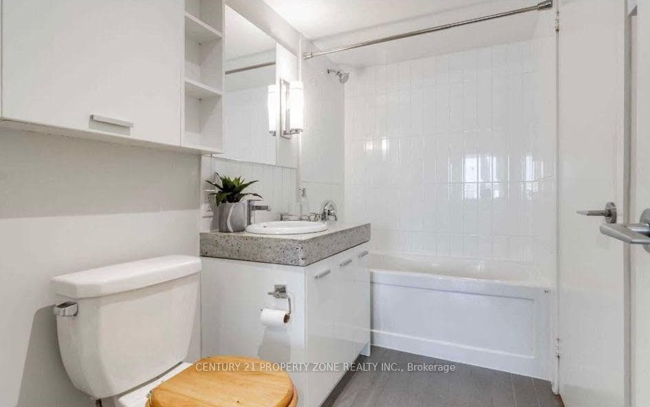 33 Singer Court Unit 303 photo 11
