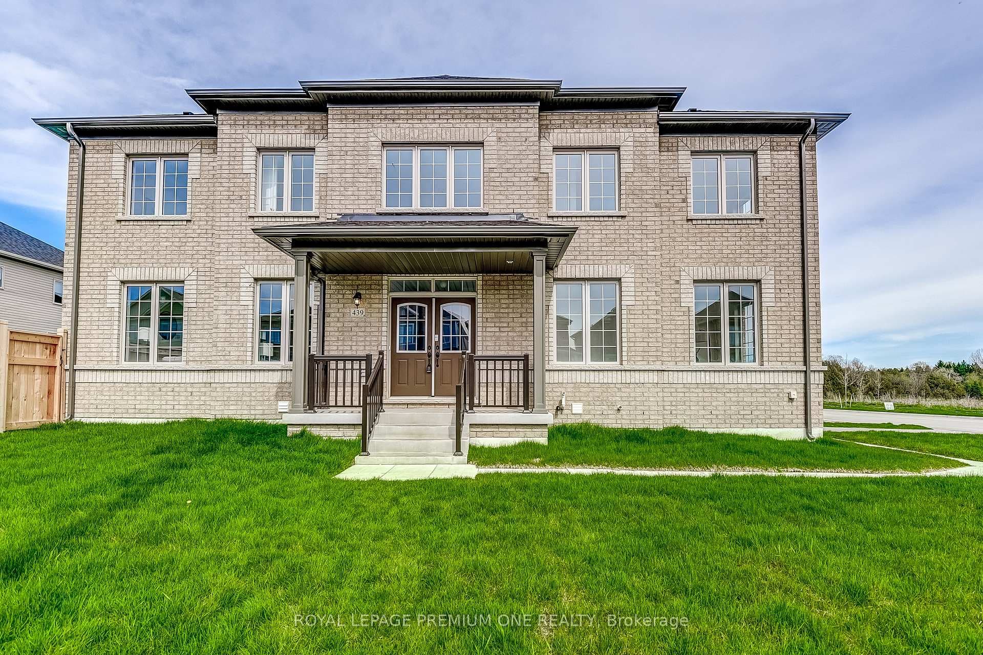 439 Black Cherry Crescent photo 2