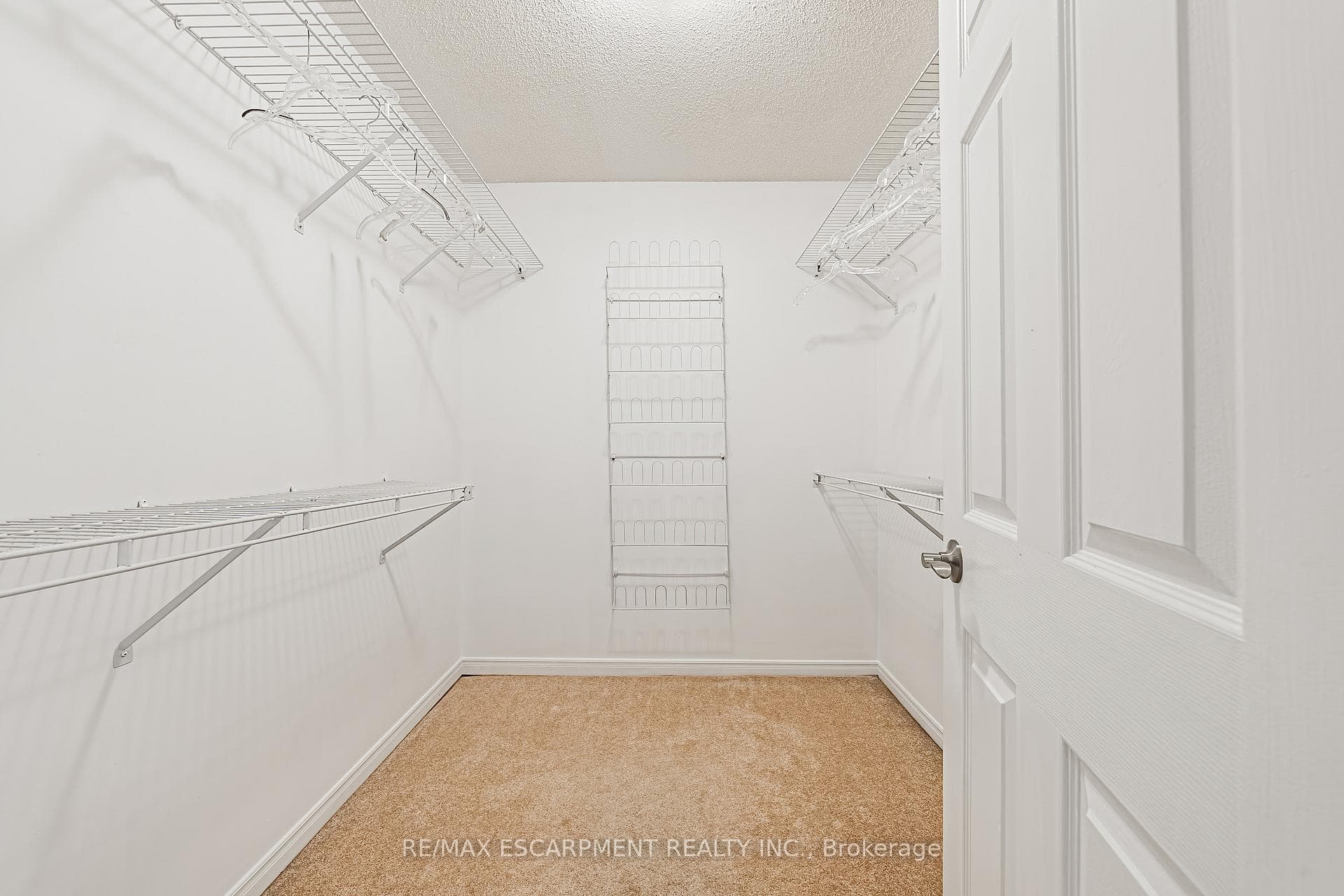39 Parkwood Crescent photo 23
