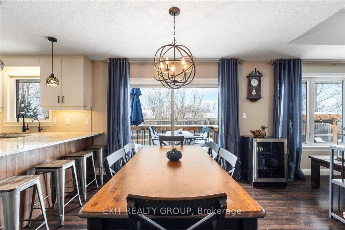 40 Kawartha Court photo 9