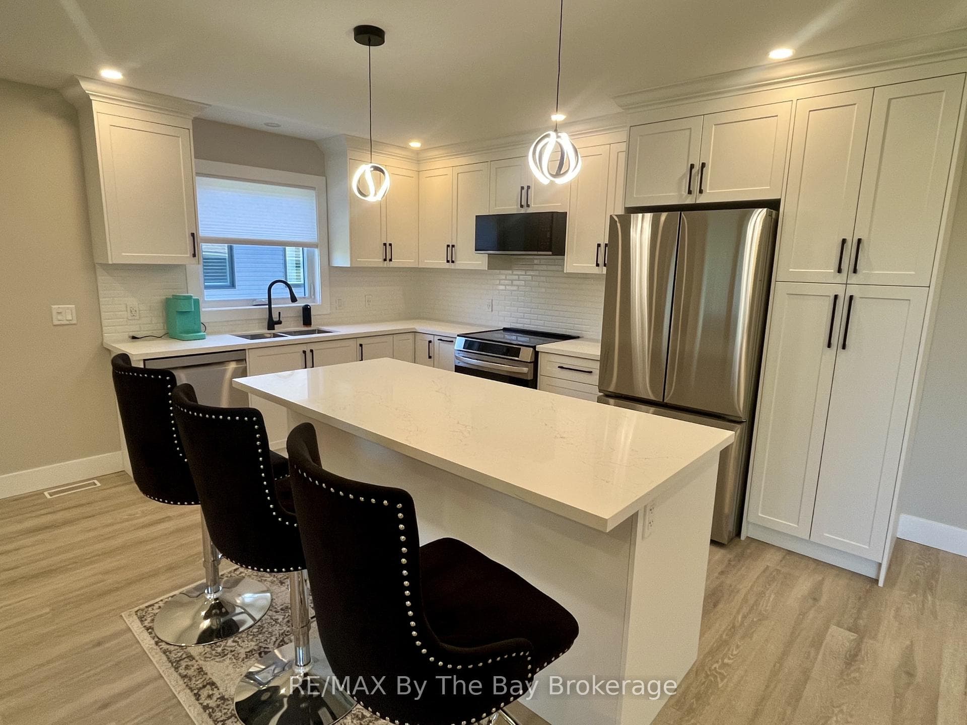 22 Lakeshore Road photo 8