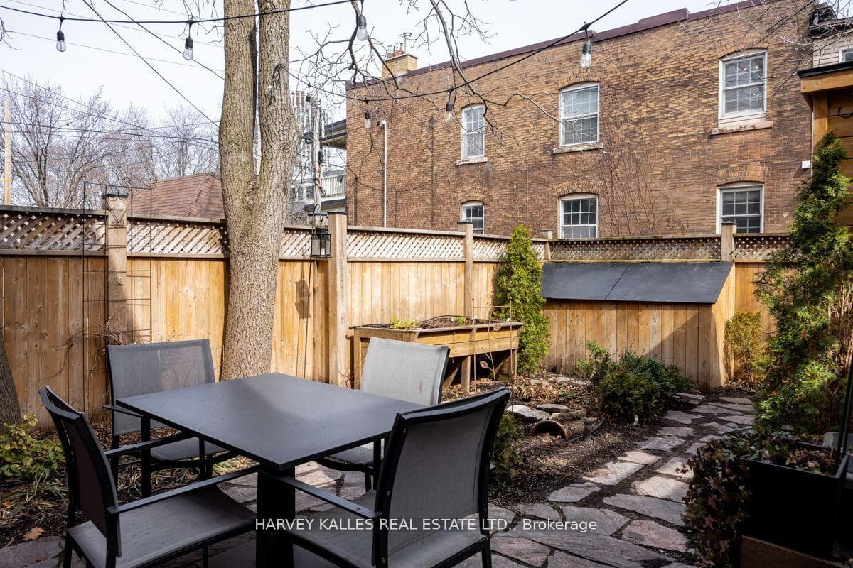 125 Hilton Avenue photo 36