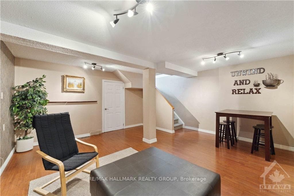 1742 LAMOUREUX Drive Unit A photo 29
