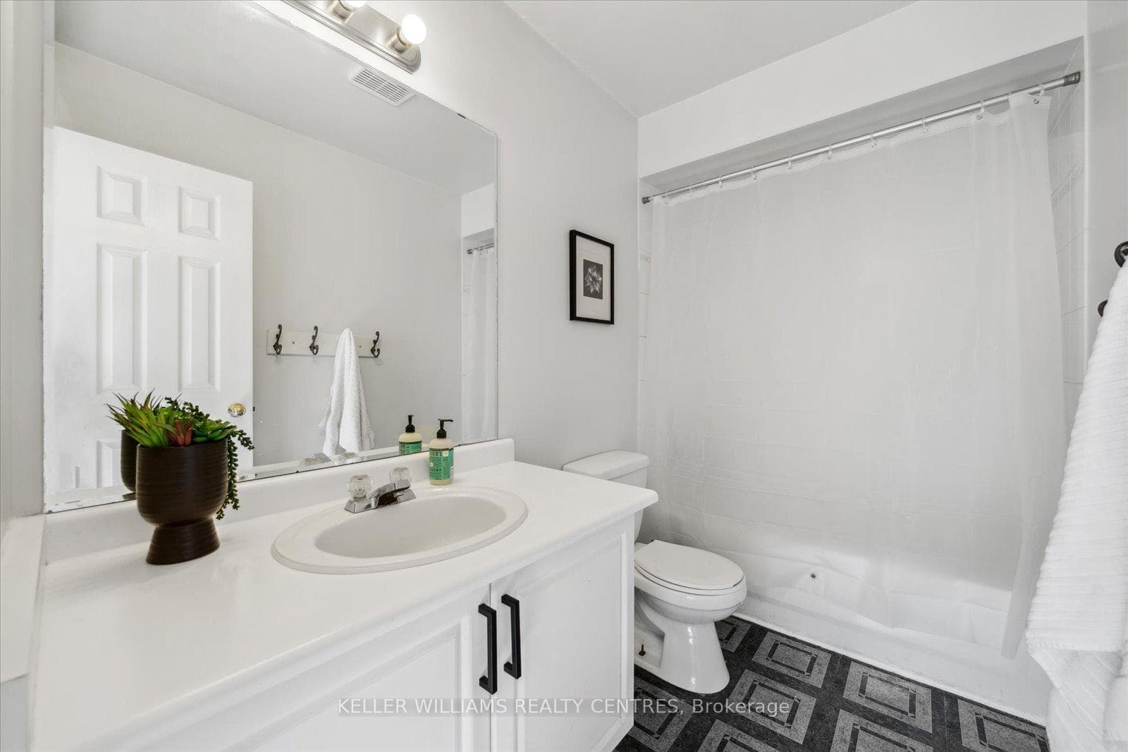 770 Walpole Crescent photo 27