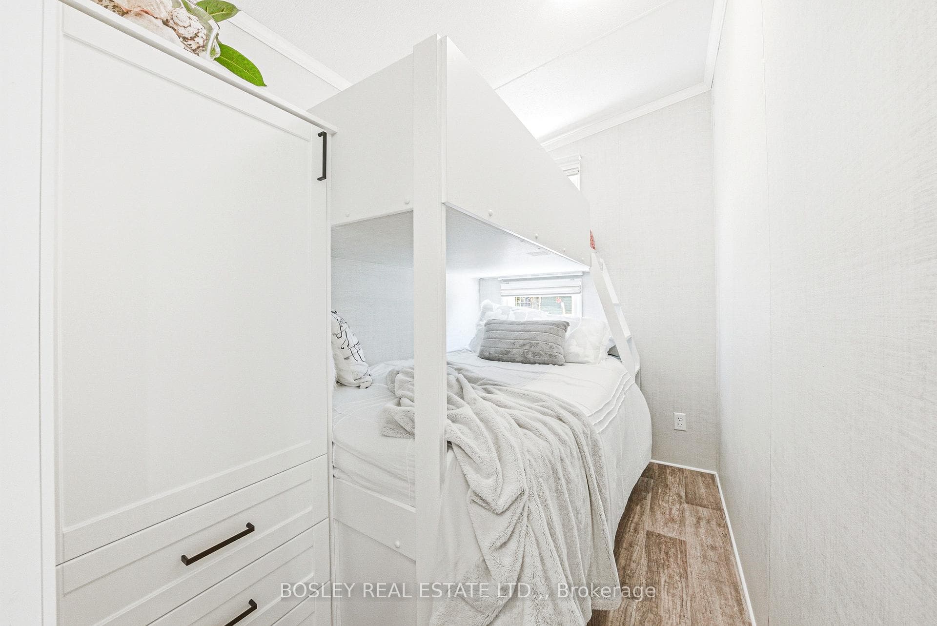1501 Line 8 Road Unit 522 photo 14