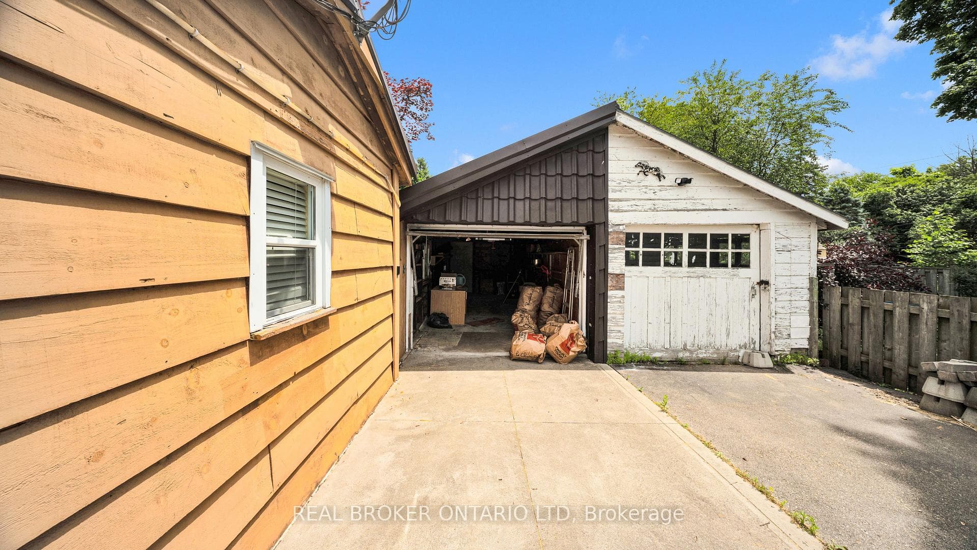 74 Sterling Street photo 41
