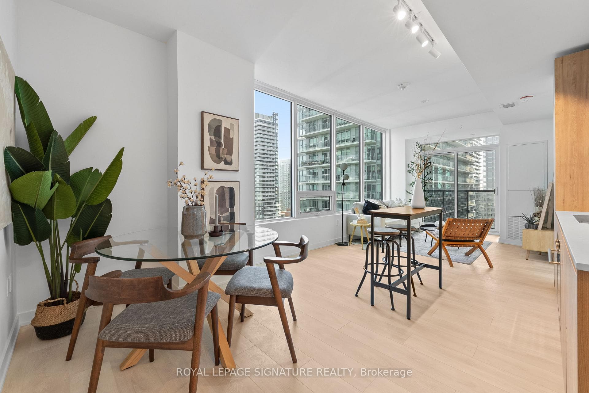 117 Broadway Avenue Unit 2502 photo 10