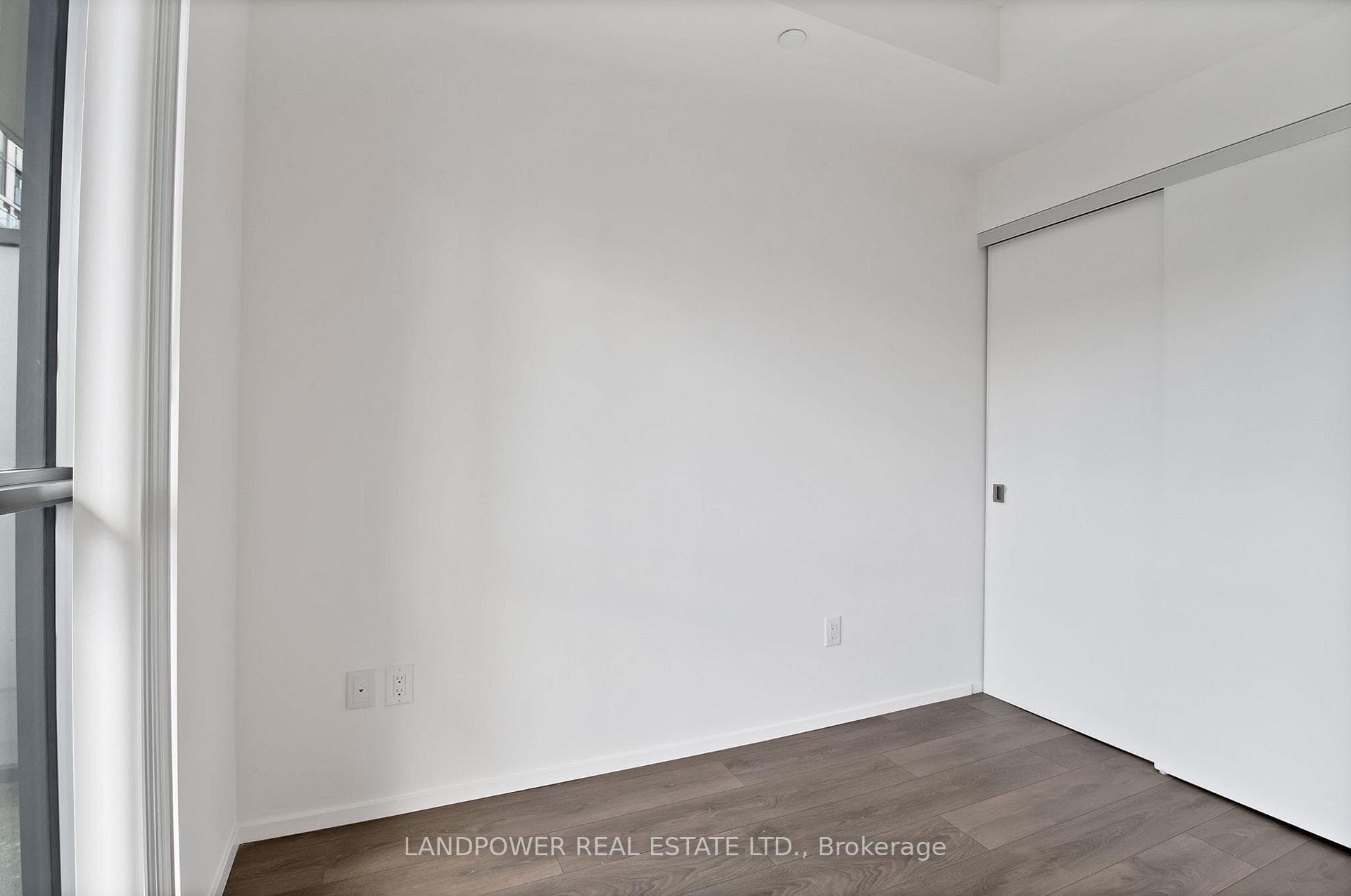 159 Dundas Street Unit 1107 photo 13