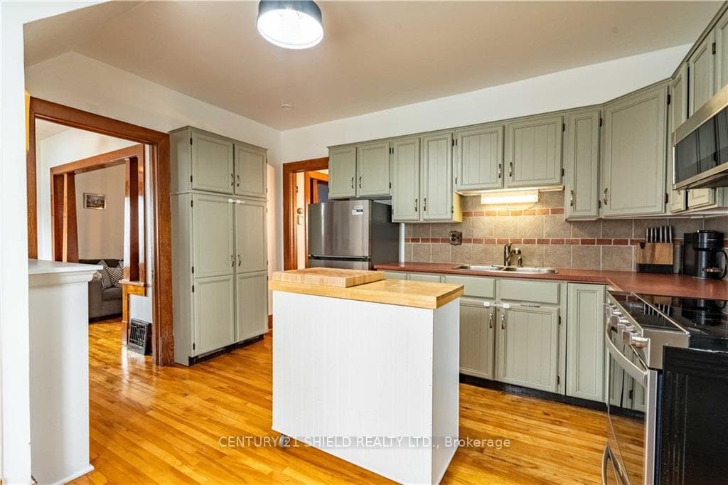 305 FOURTH Street photo 8