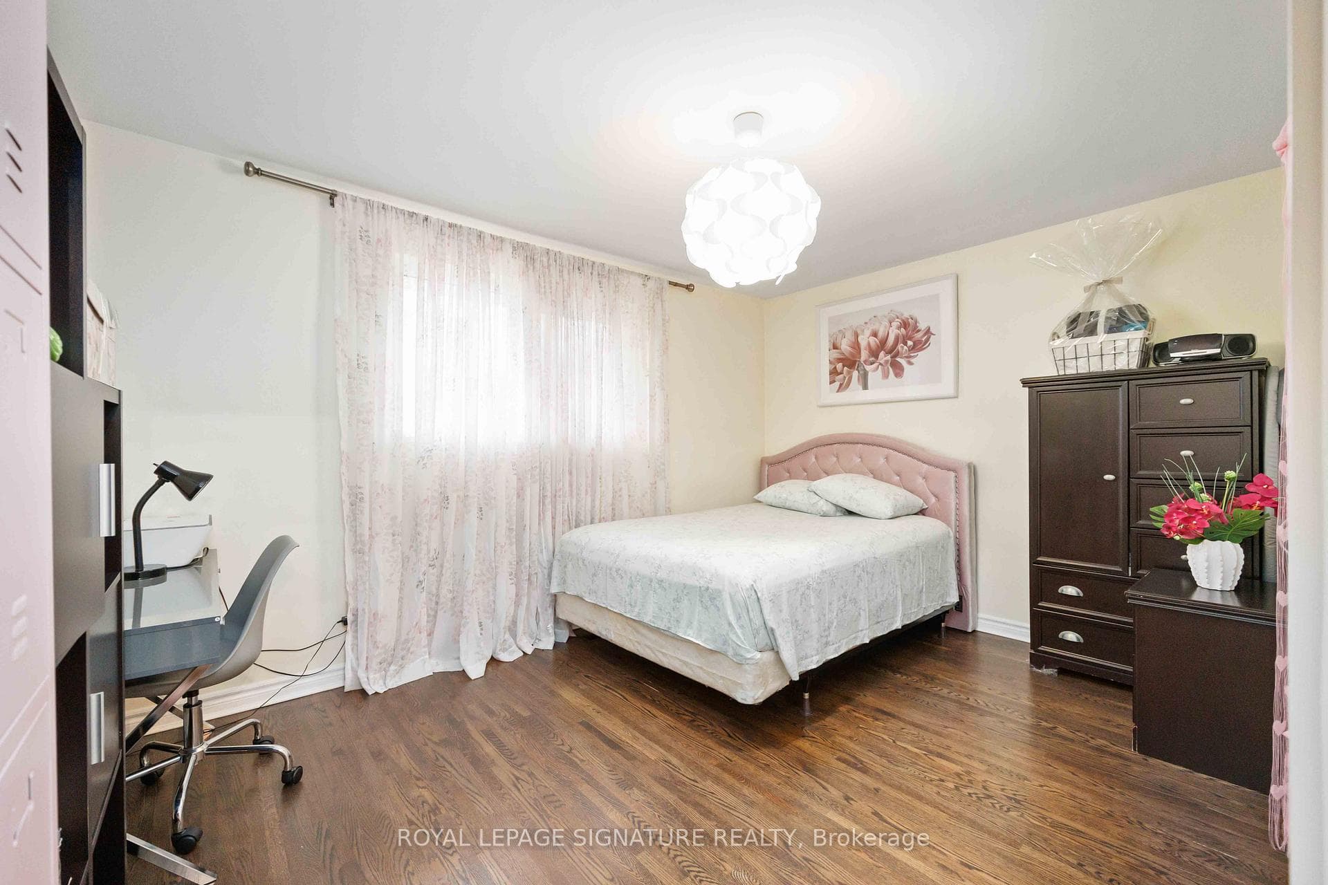 41 Dixington Crescent photo 20