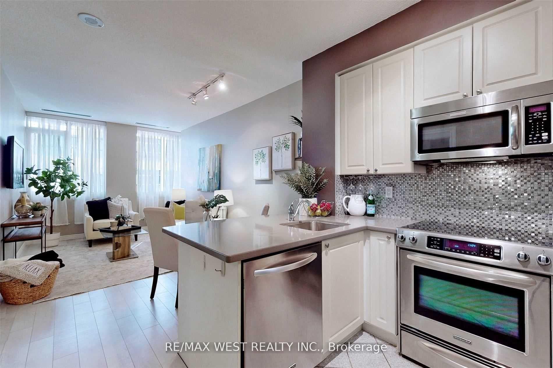 555 Yonge Street Unit 604 photo 7
