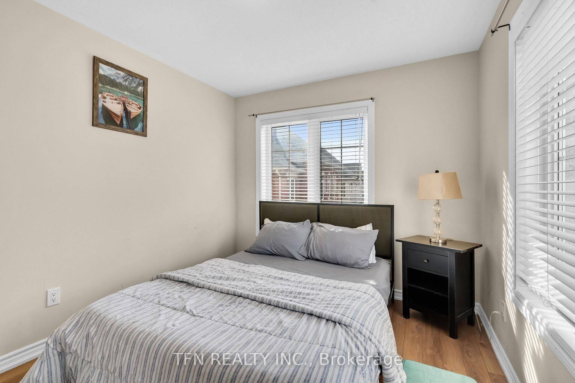2 Shiff Crescent photo 25
