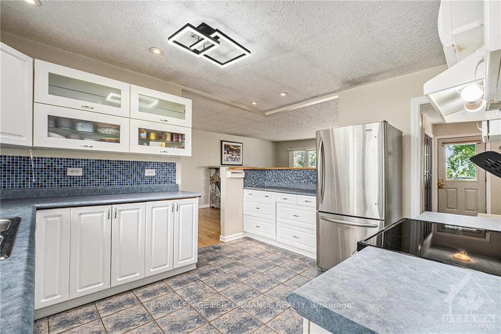 2322 LOCKHEAD Road photo 10