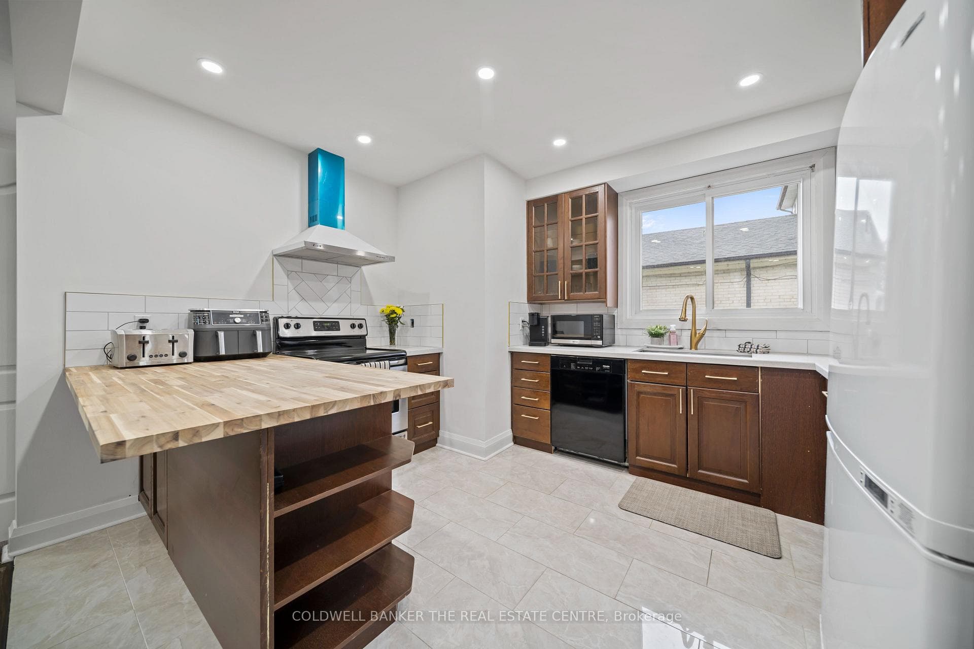 135 Lord Roberts Drive photo 9
