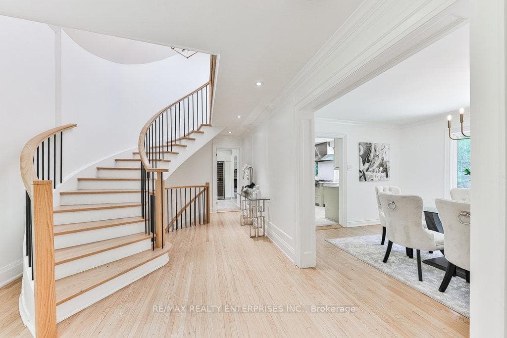 991 Indian Road photo 4
