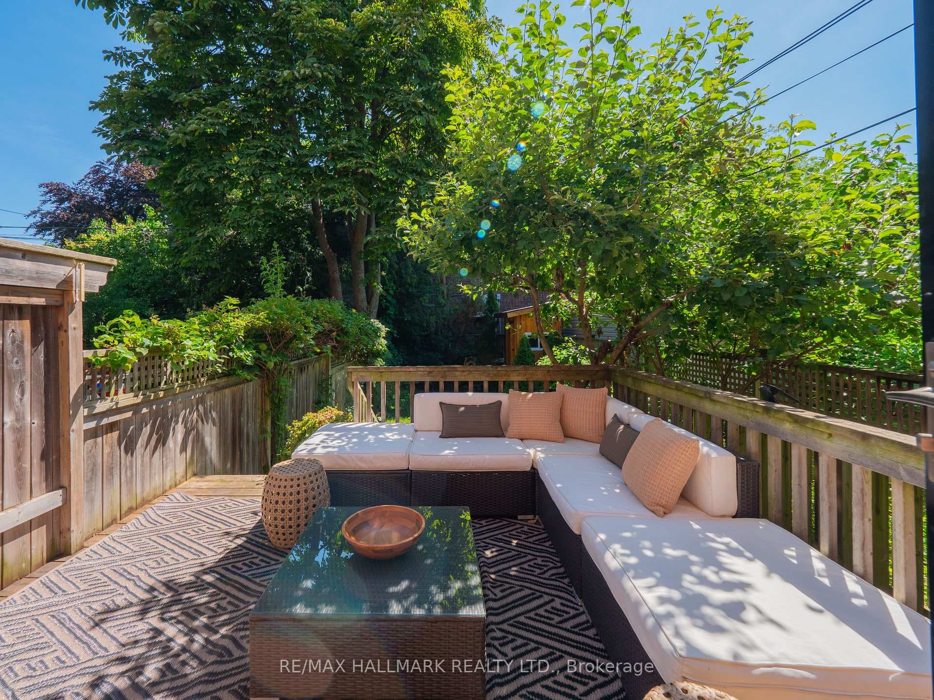 65 Hampton Avenue photo 45