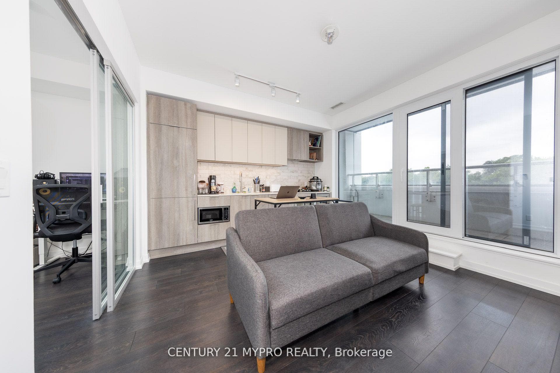 2020 Bathurst Street Unit 617 photo 7