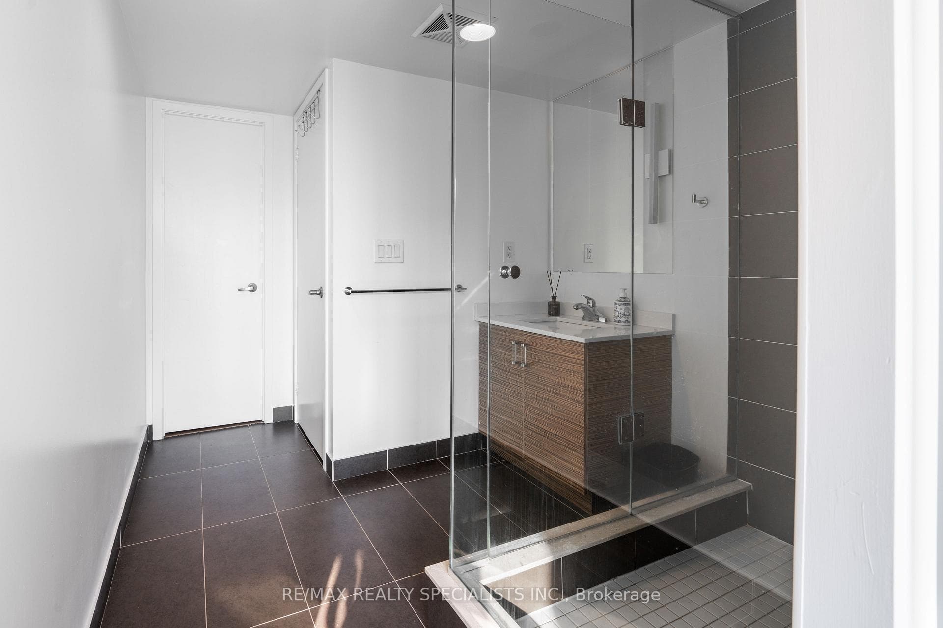 320 Richmond Street Unit 810 photo 17