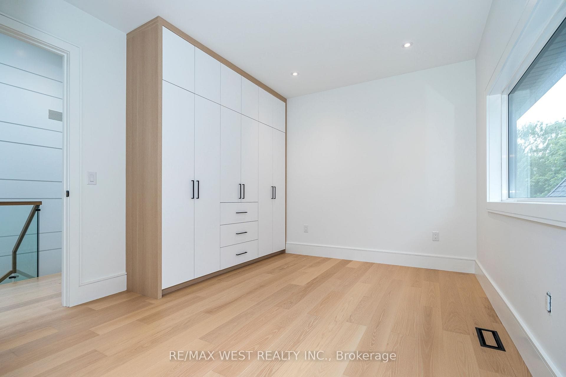 109 Hounslow Avenue photo 30