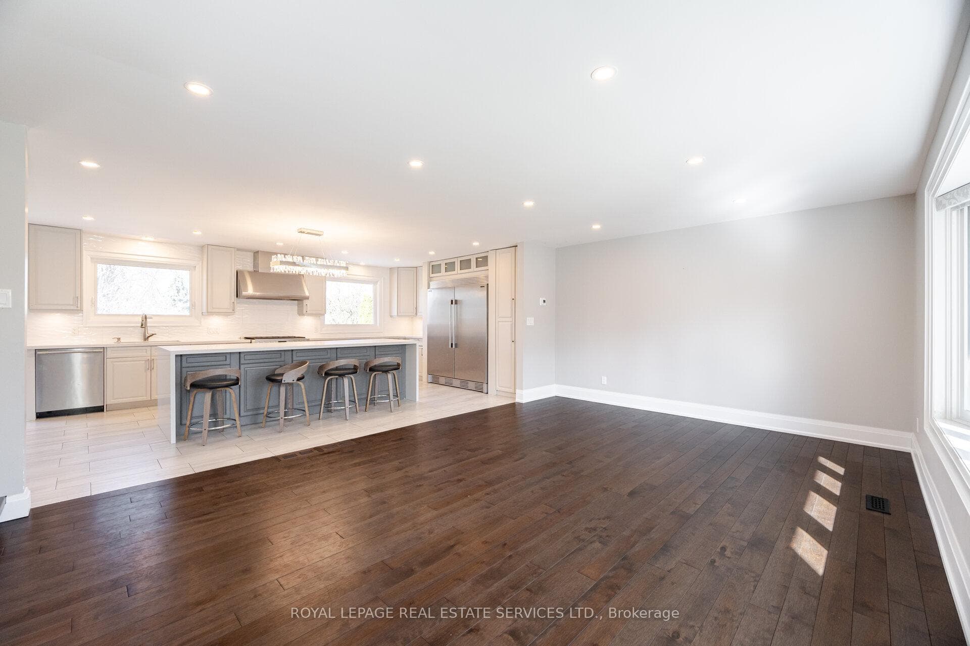 241 Sunrise Crescent photo 12