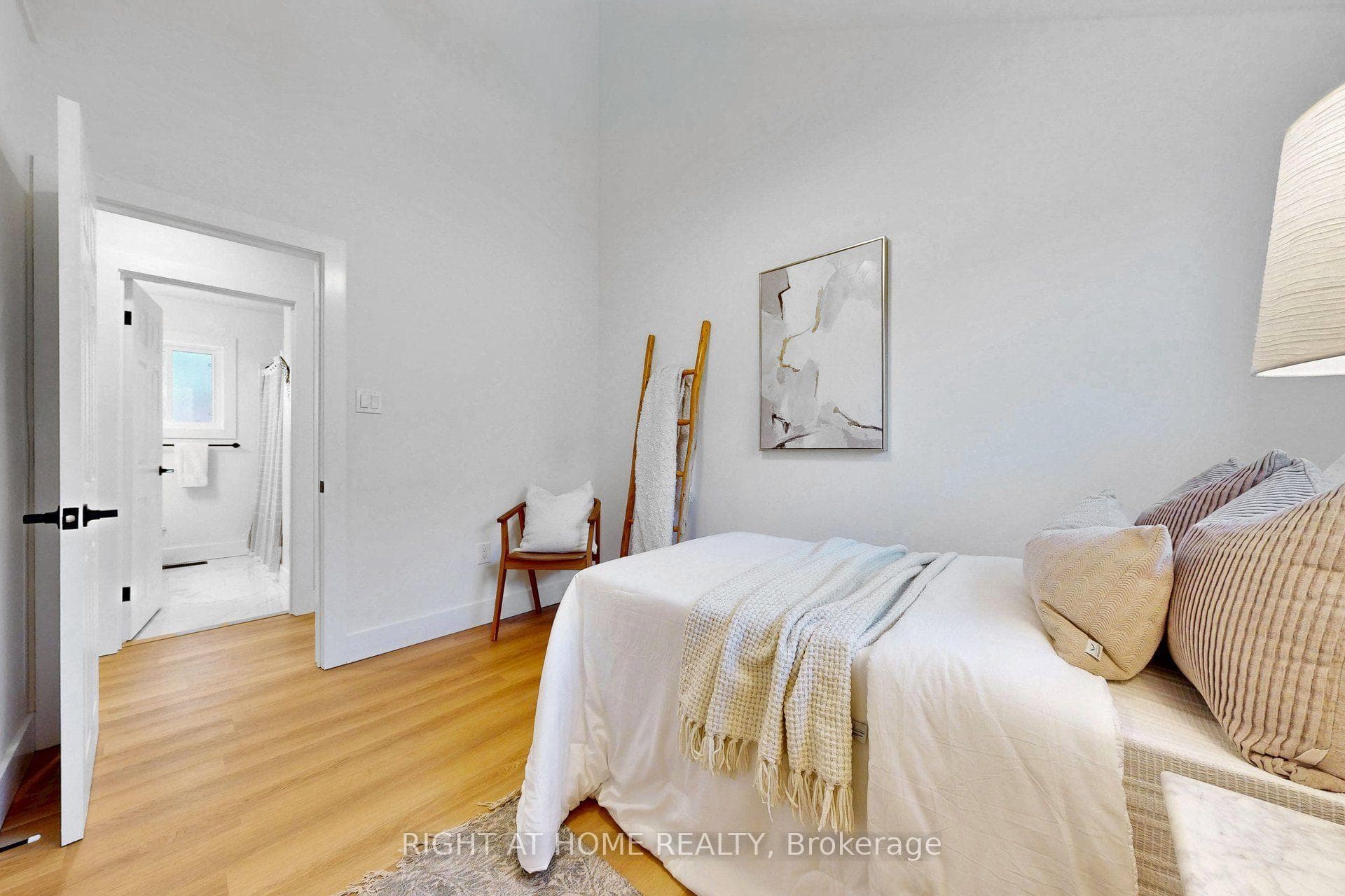 36 Huntsmoor Road photo 10