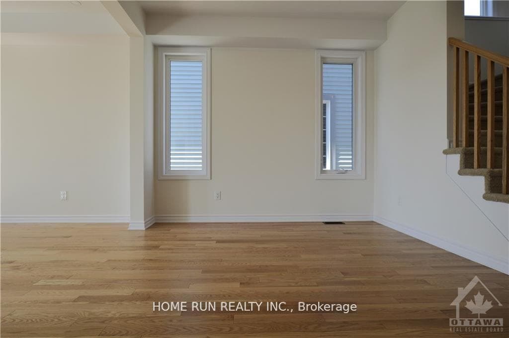 286 Turnbuckle Crescent photo 4