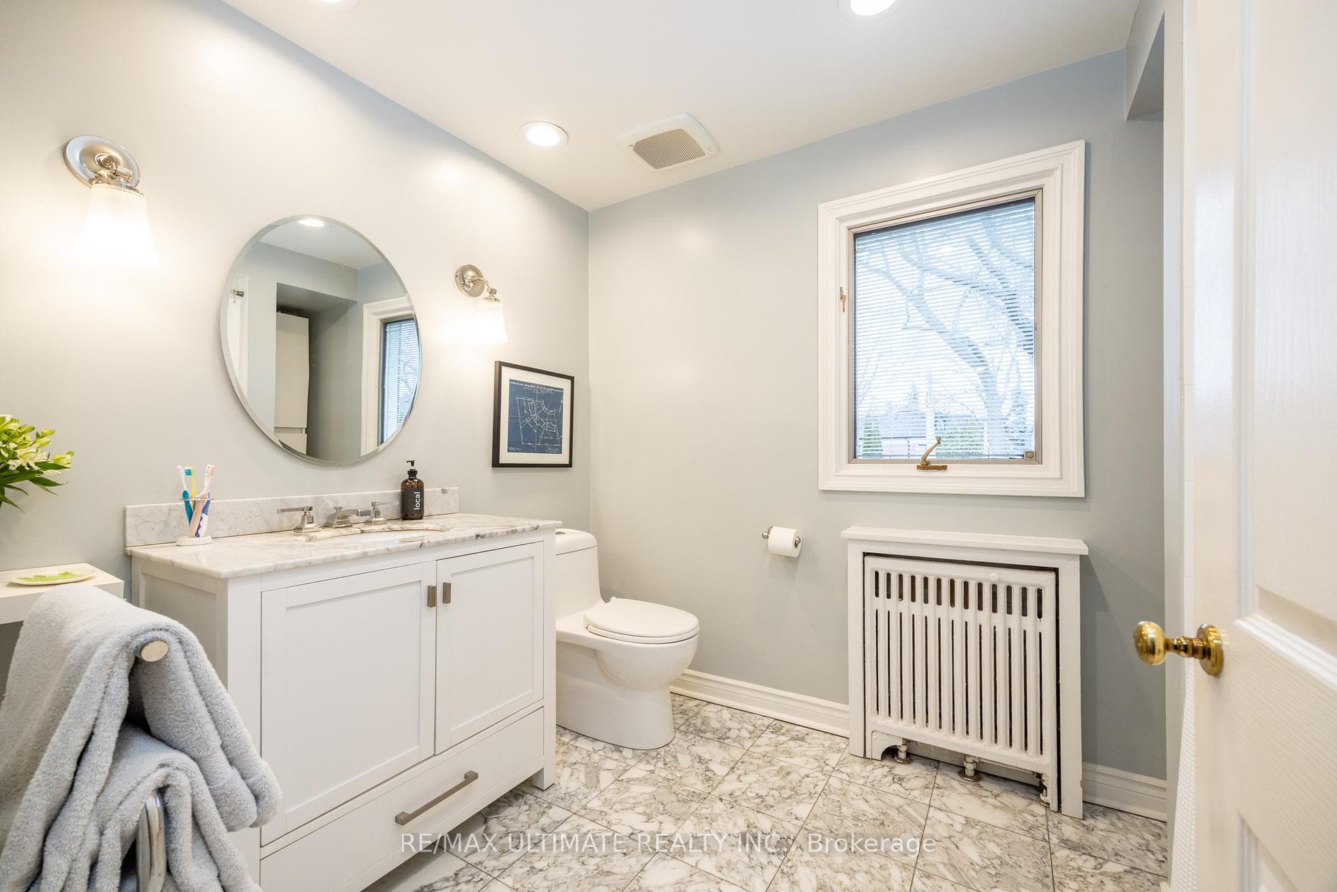 4 pc bathroom/2nd floor