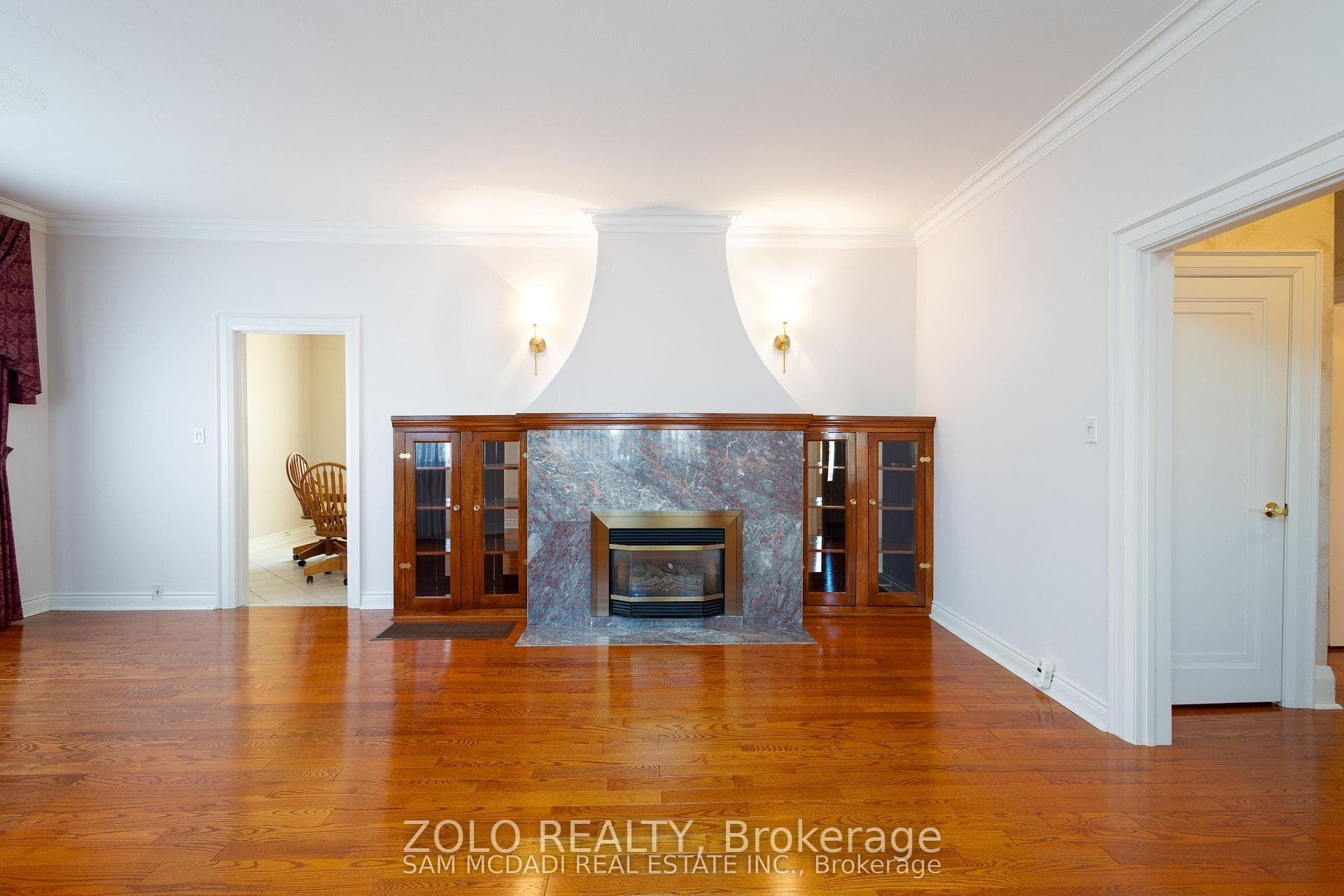 469 Evans Avenue photo 3