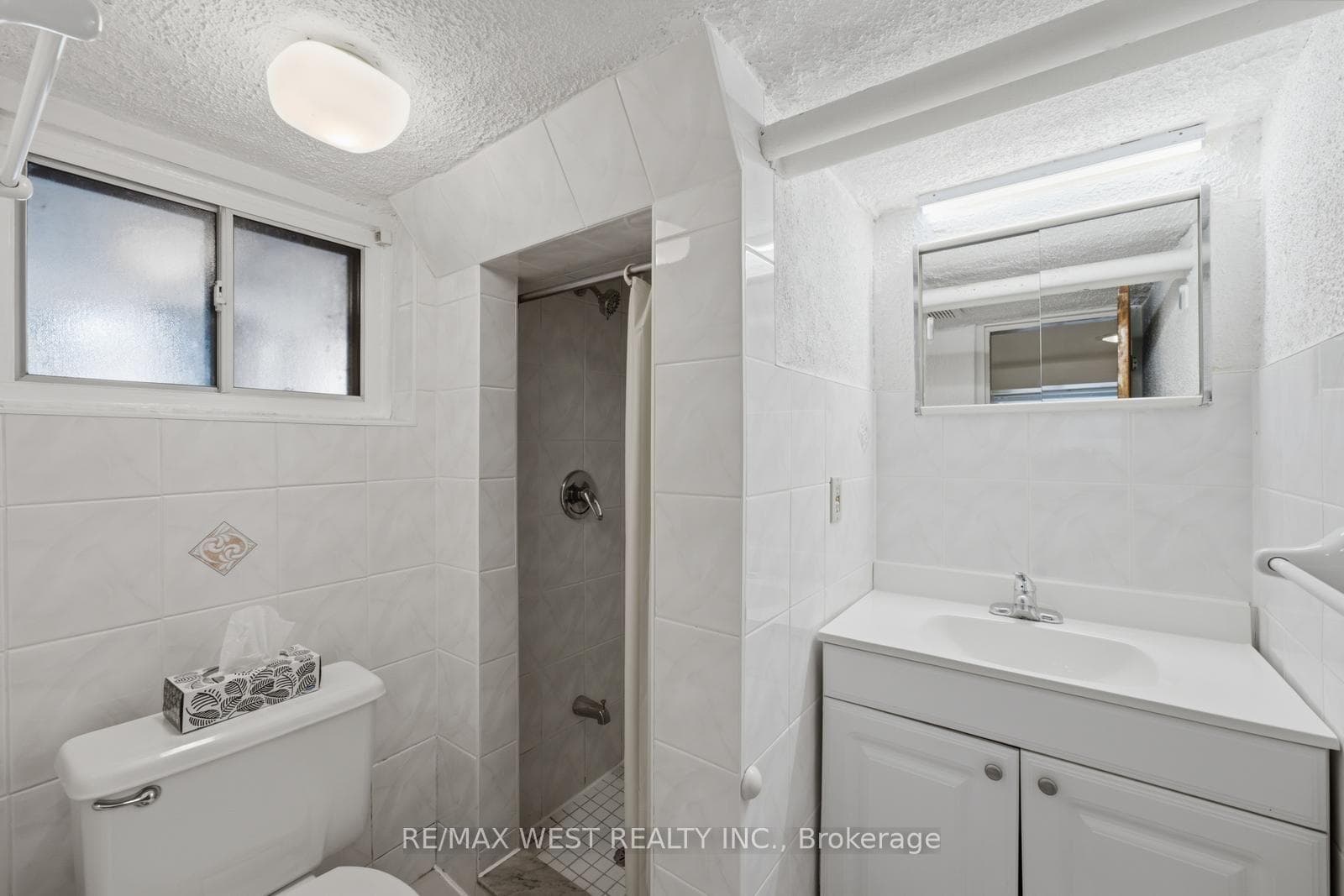 280 Westmount Avenue photo 43