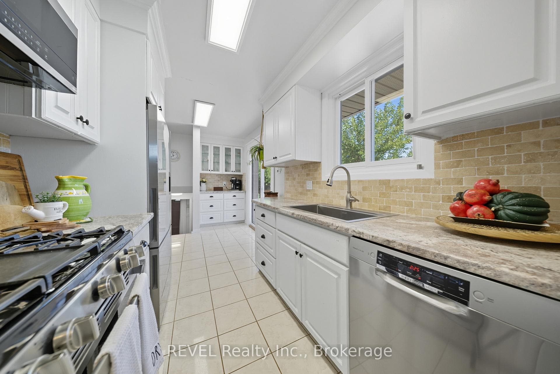 67 Louis Avenue photo 12