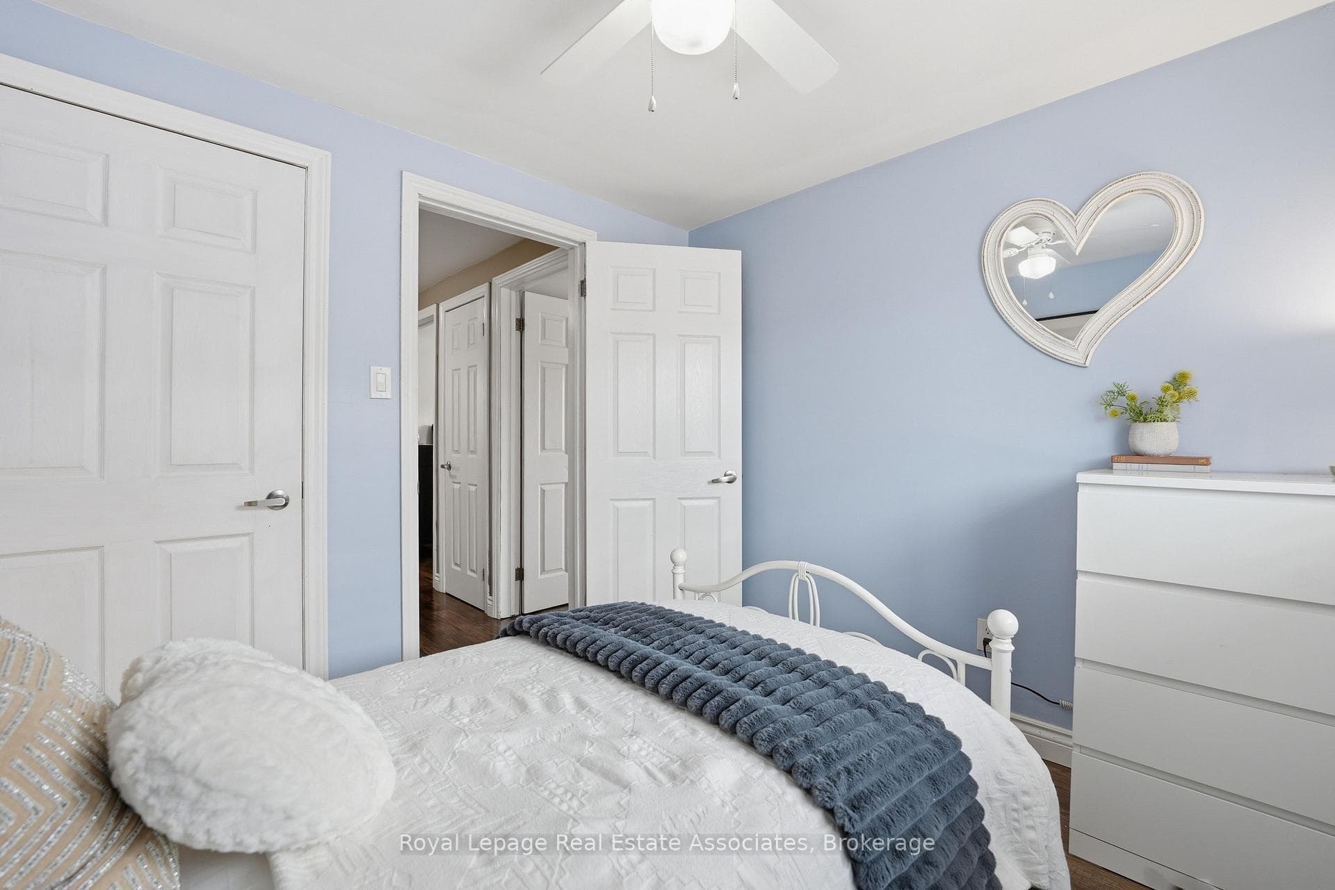 477 Queen Victoria Drive photo 24
