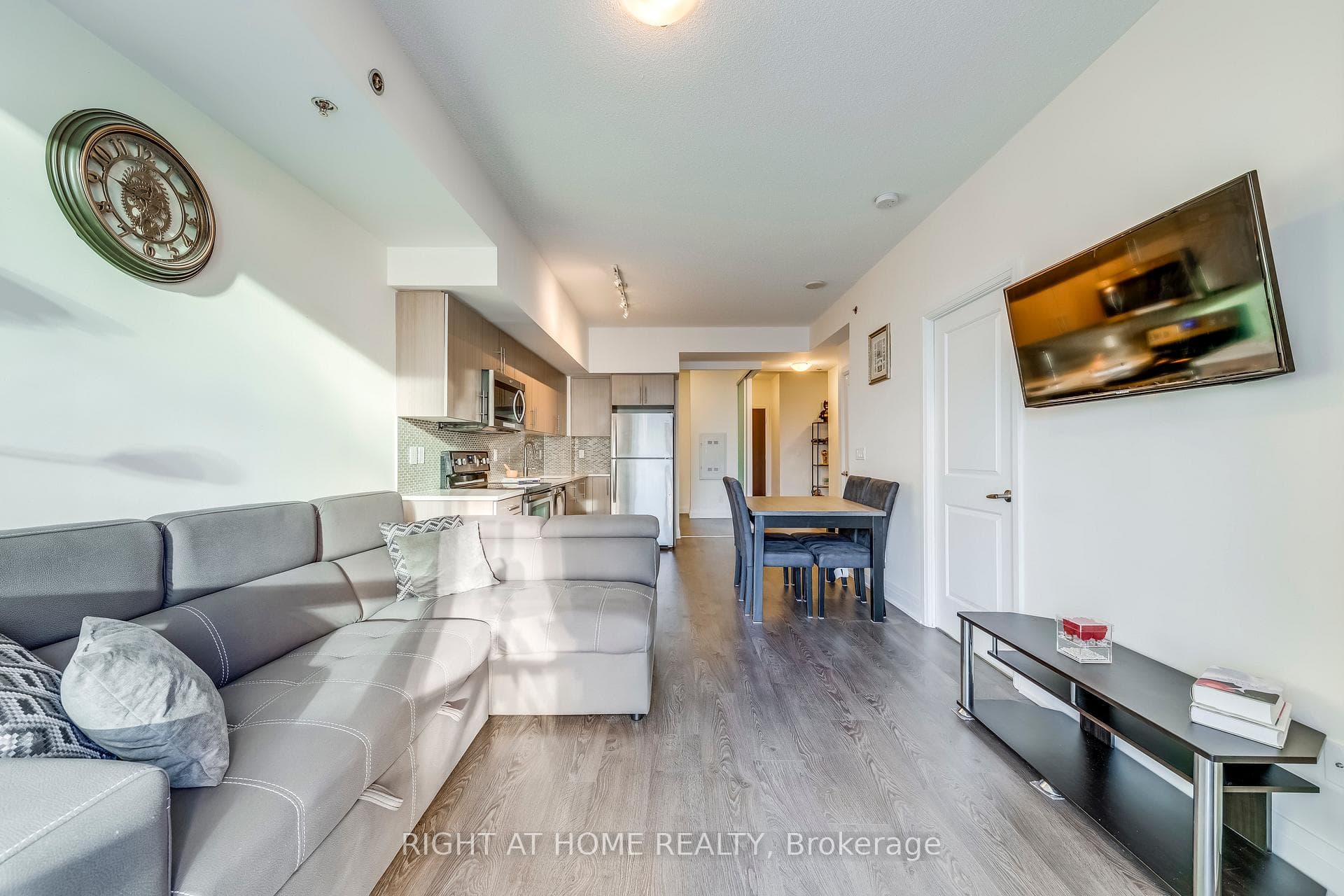 55 Speers Road Unit 404 photo 17