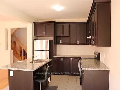 56 Kempsford Crescent photo 3