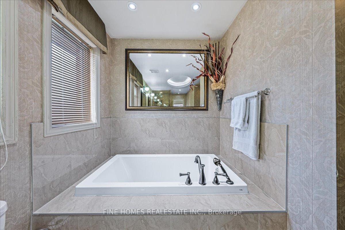 26 Gesher Crescent Unit Upper photo 26