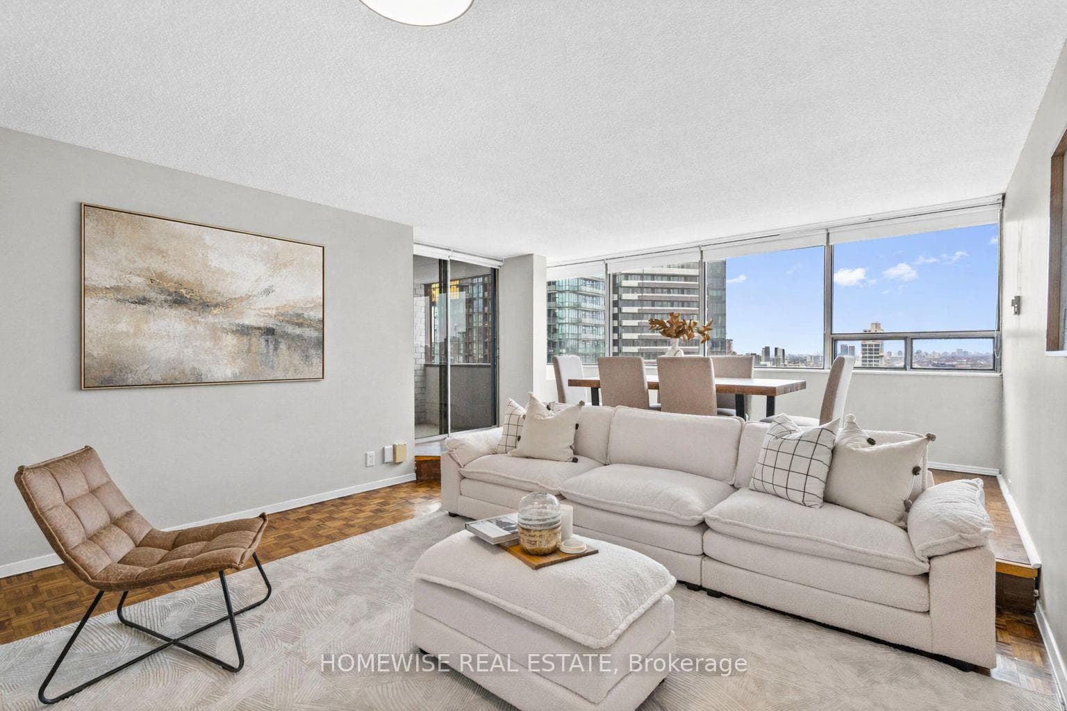 914 Yonge Street Unit 1807 photo 2