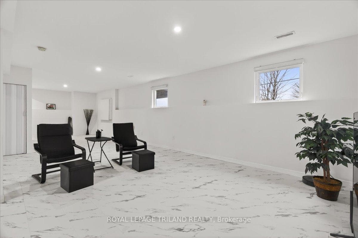 14 Wellington Avenue photo 31