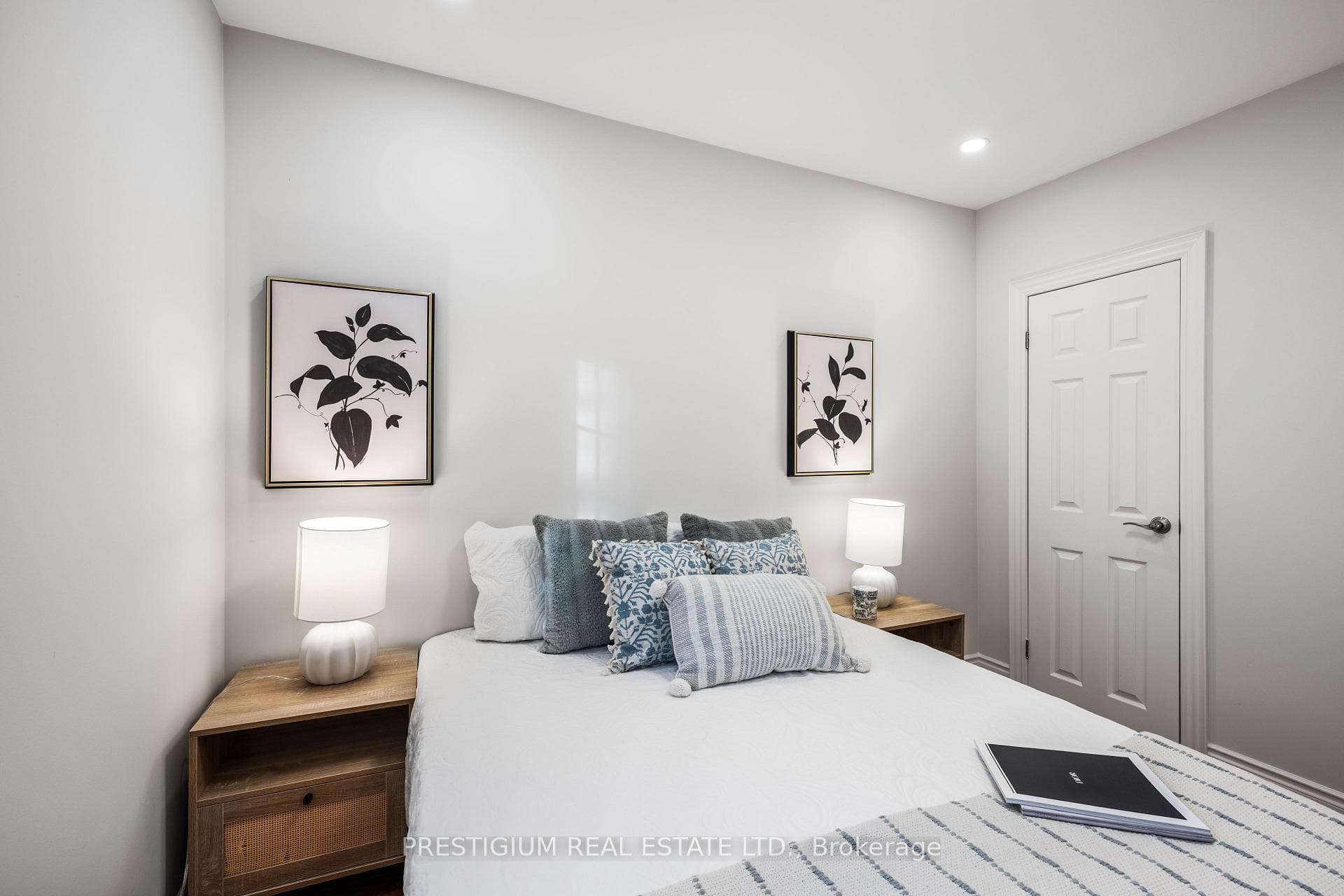 556 Davisville Avenue photo 32