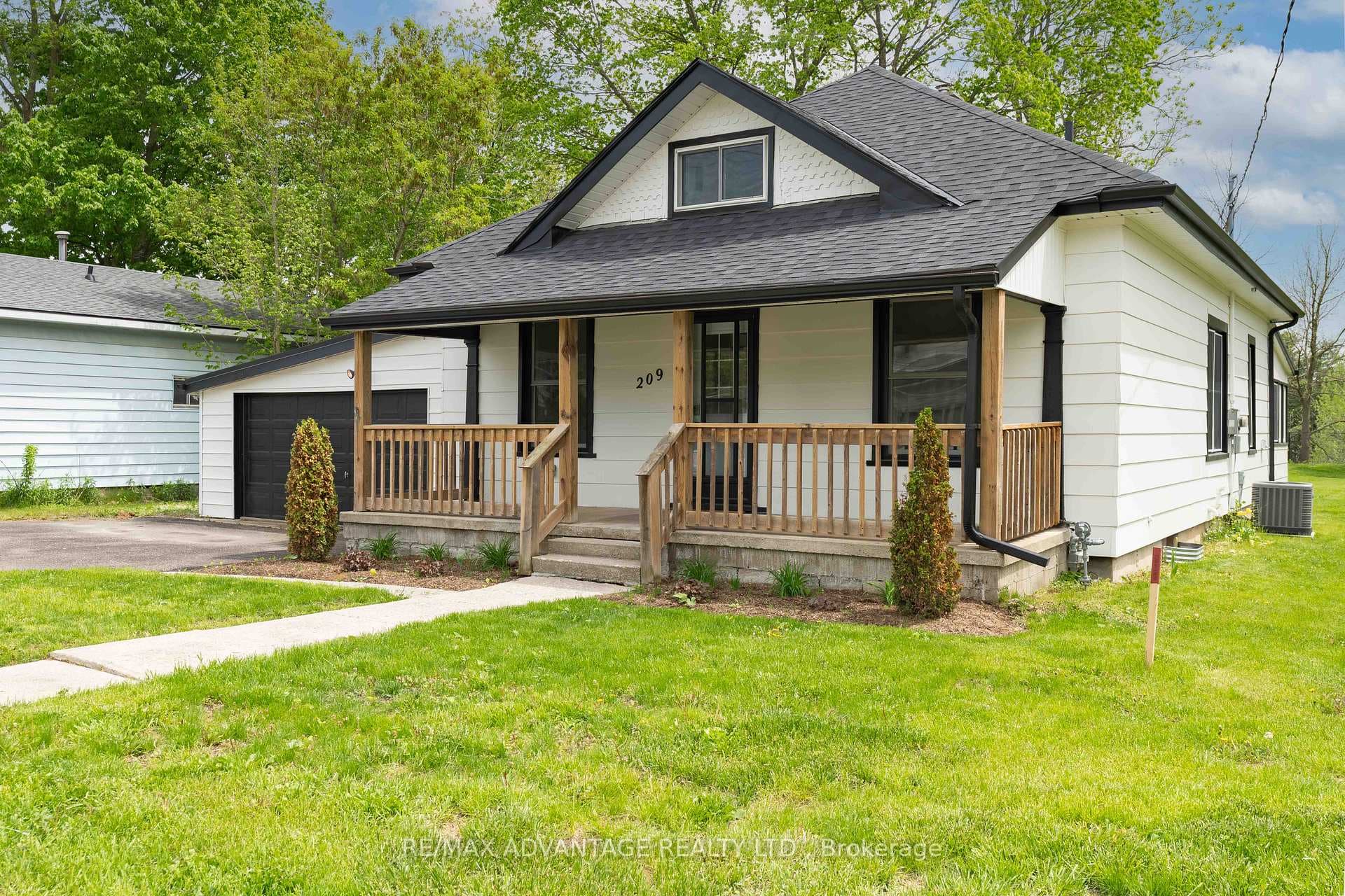 209 Victoria Street photo 2