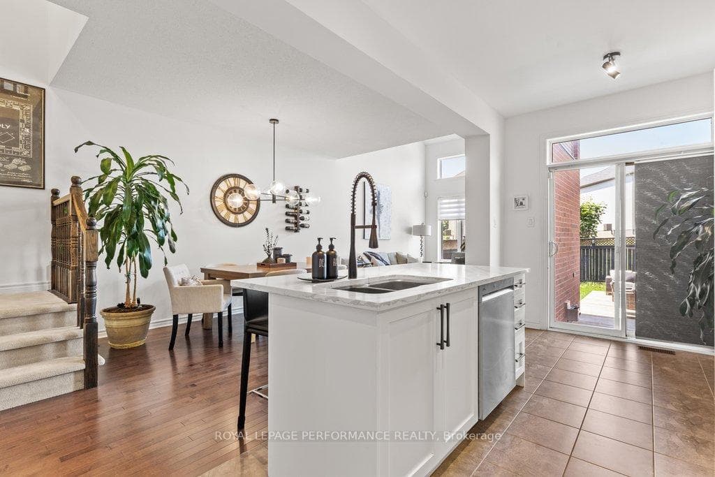 216 Badgeley Avenue photo 14