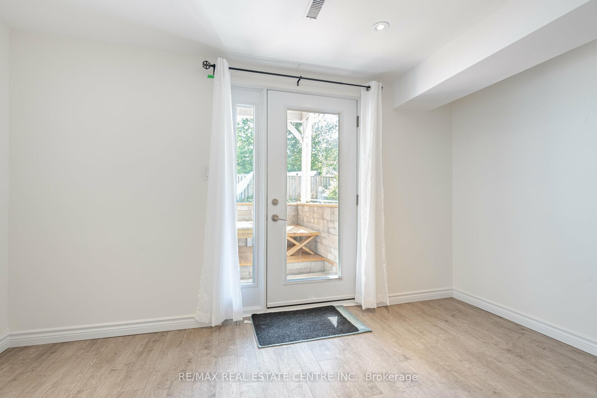 31 Guthrie Crescent photo 31