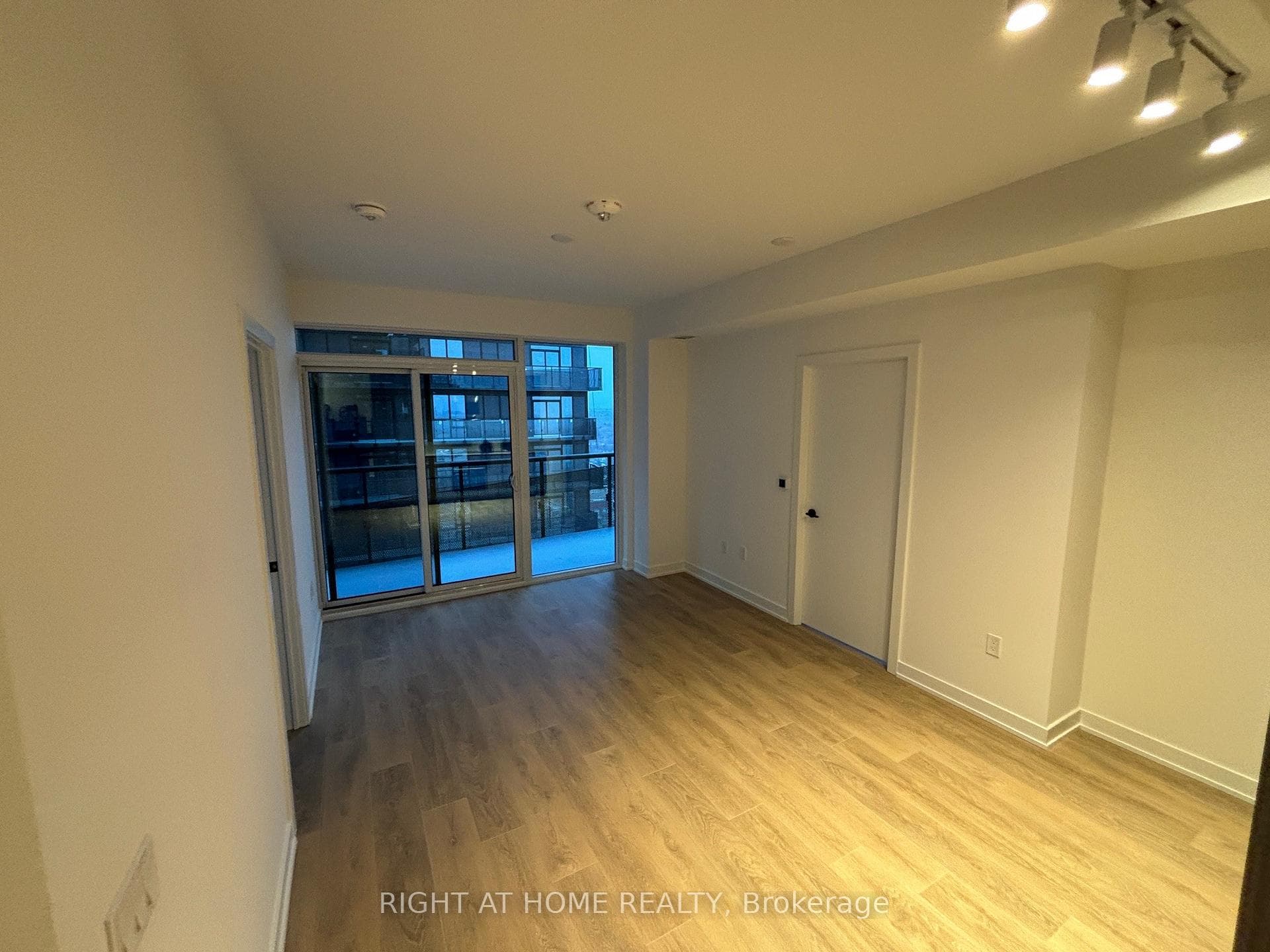 127 Broadway Avenue Unit 2809 photo 4